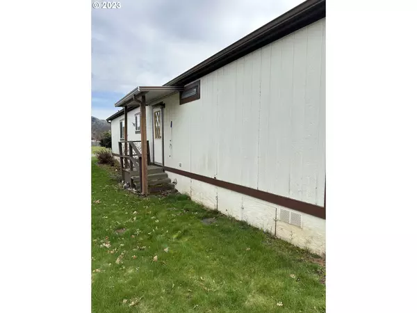 Hood River, OR 97031,1267 Tucker RD #17