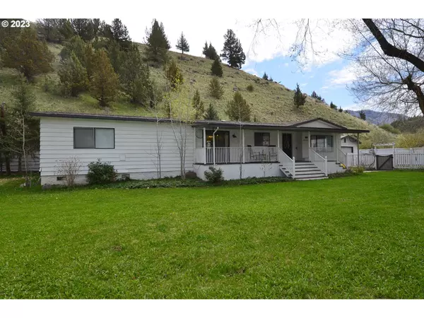 404 S CANYON BLVD, John Day, OR 97845