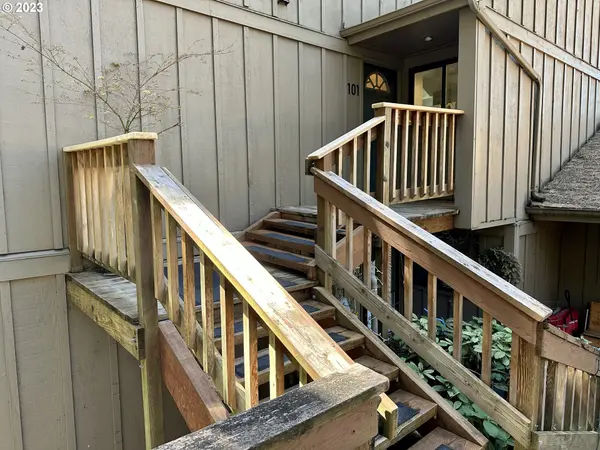 Eugene, OR 97405,101 TREEHILL LOOP