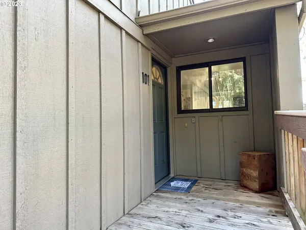 Eugene, OR 97405,101 TREEHILL LOOP