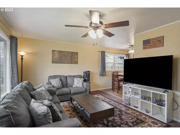 Cottage Grove, OR 97424,830 S 7TH ST