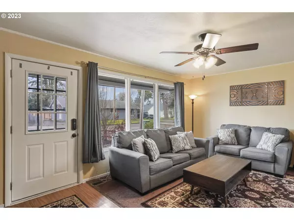 Cottage Grove, OR 97424,830 S 7TH ST