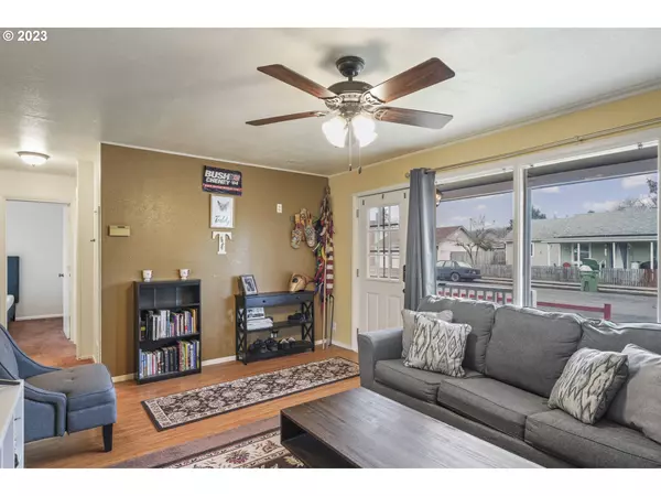 Cottage Grove, OR 97424,830 S 7TH ST