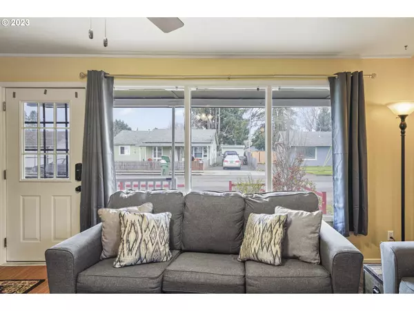 Cottage Grove, OR 97424,830 S 7TH ST