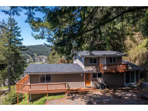 North Bend, OR 97459,94533 Golf Course LN