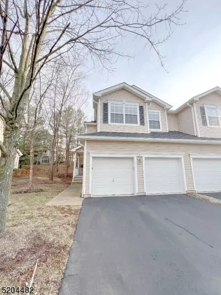 8 Cypress Ct, Clinton Town, NJ 08809