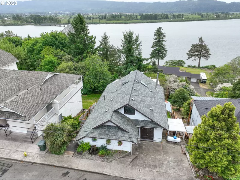 390 COLUMBIA ST, Cathlamet, WA 98612