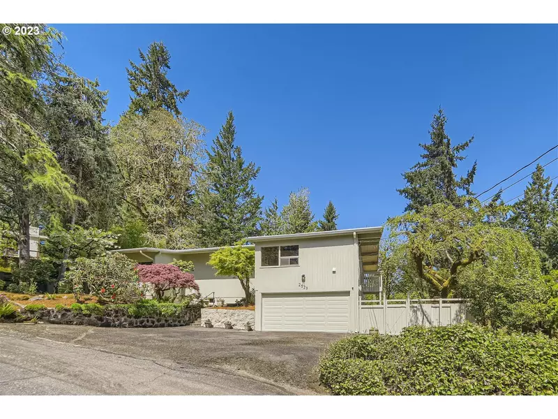 2529 HILLCREST CT, West Linn, OR 97068