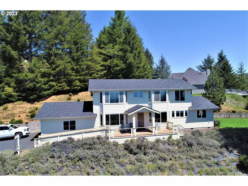 275 MARINE DR, Brookings, OR 97415