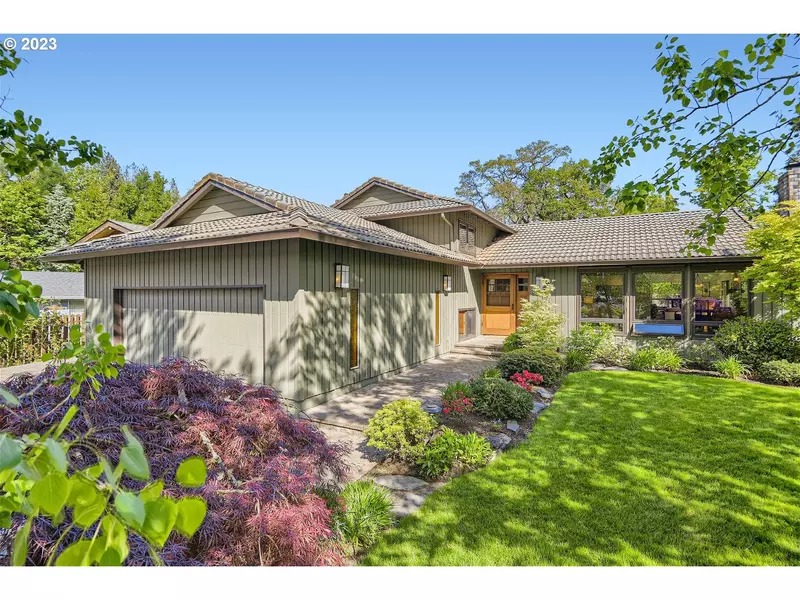 2216 LAMPLIGHTER CT, West Linn, OR 97068