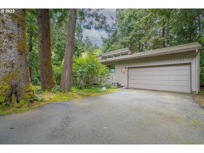 125 SW THE PINES DR, Depoe Bay, OR 97341