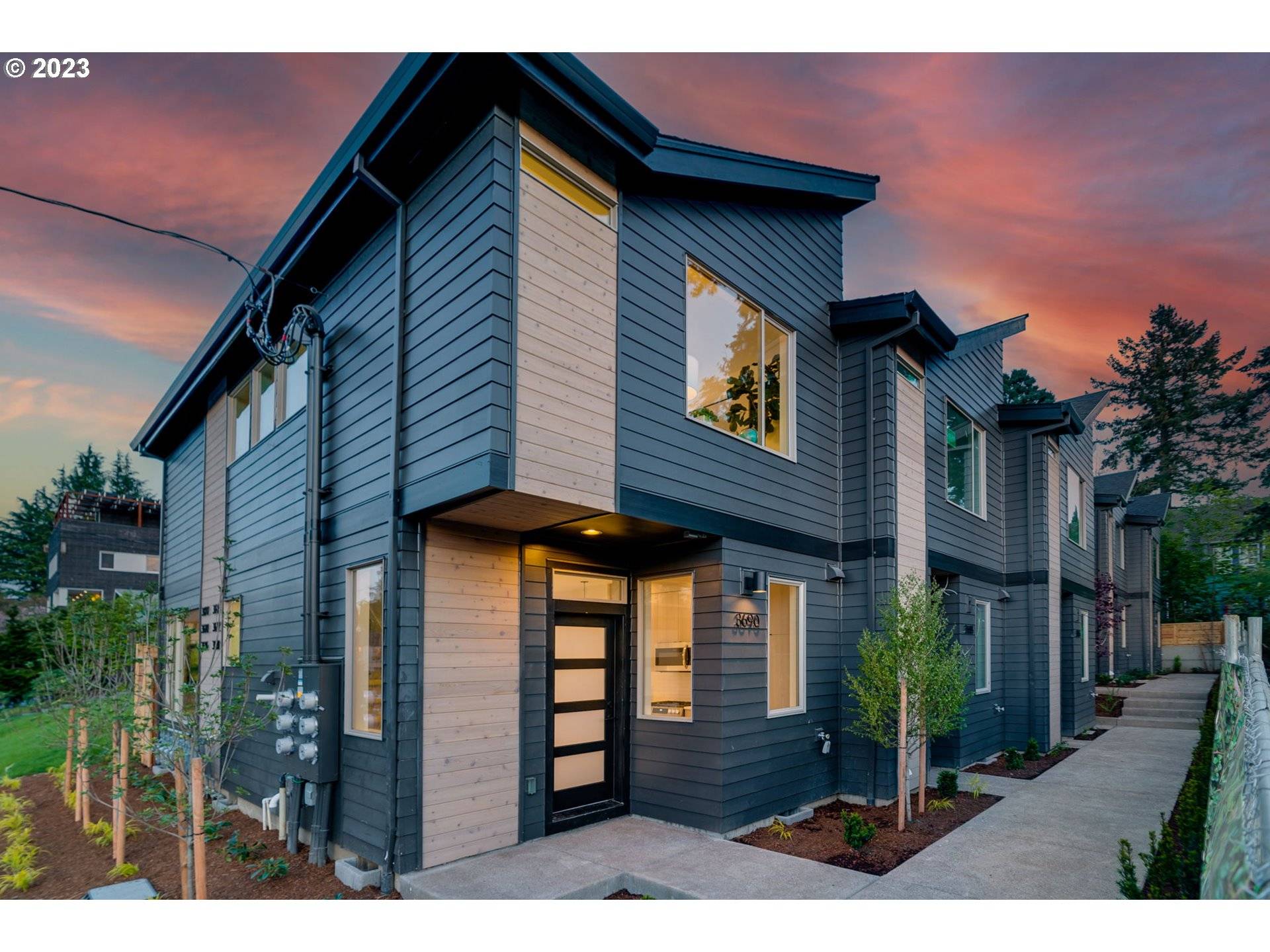 3690 SE HAIG ST, Portland, OR 97202