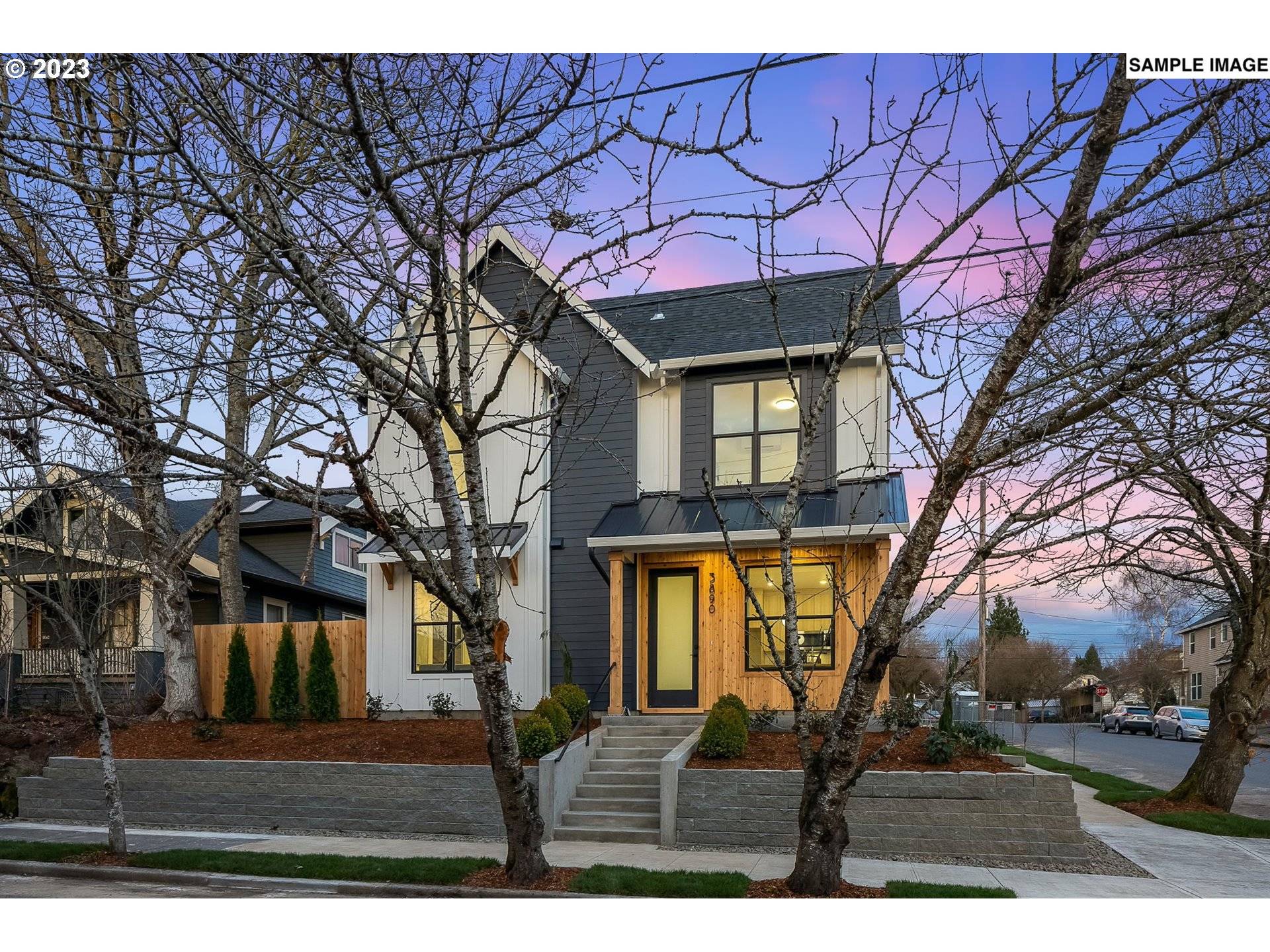 3881 SE 28th AVE #1, Portland, OR 97202
