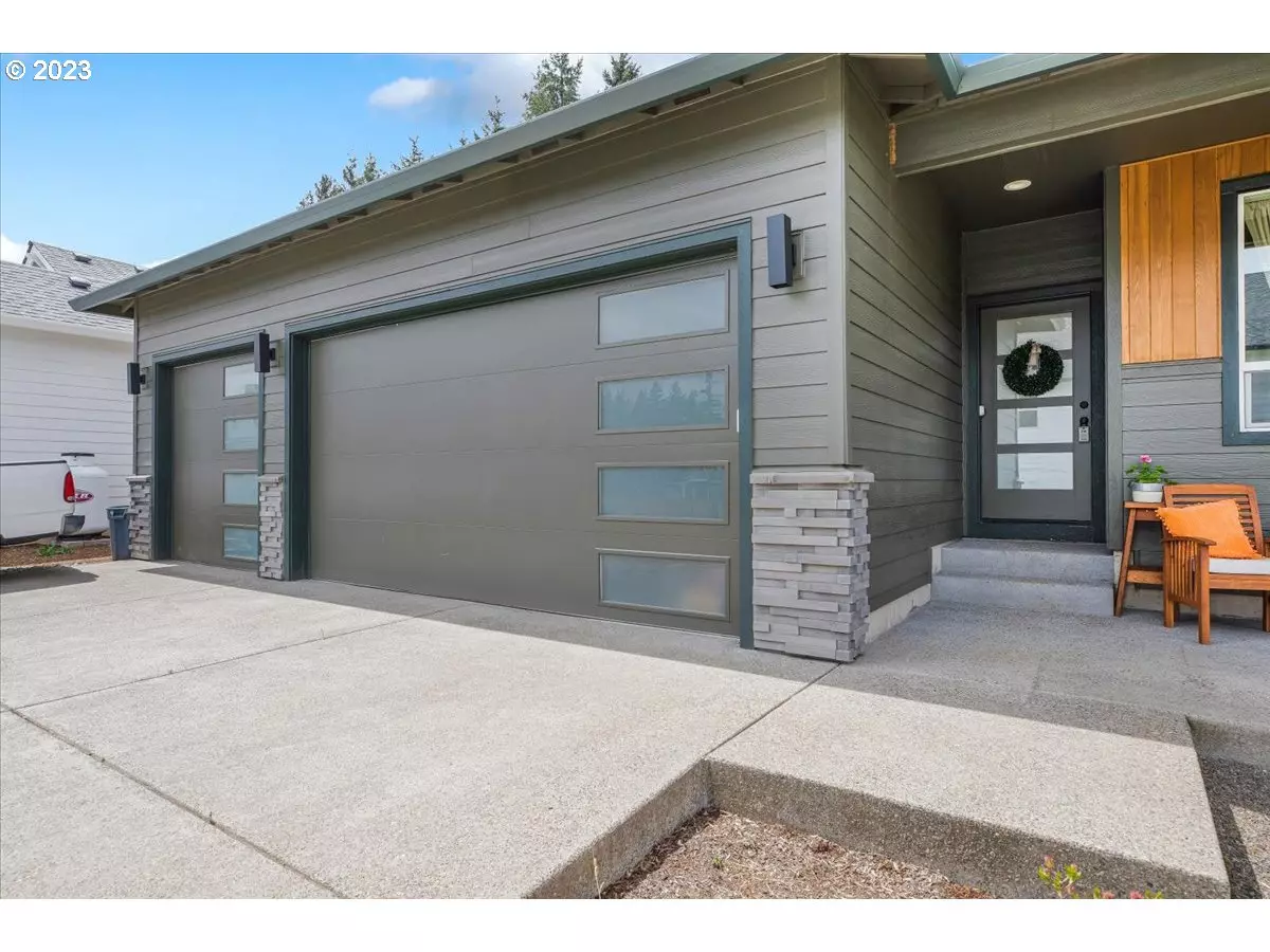 Estacada, OR 97023,133 NE REGAN HILL LOOP