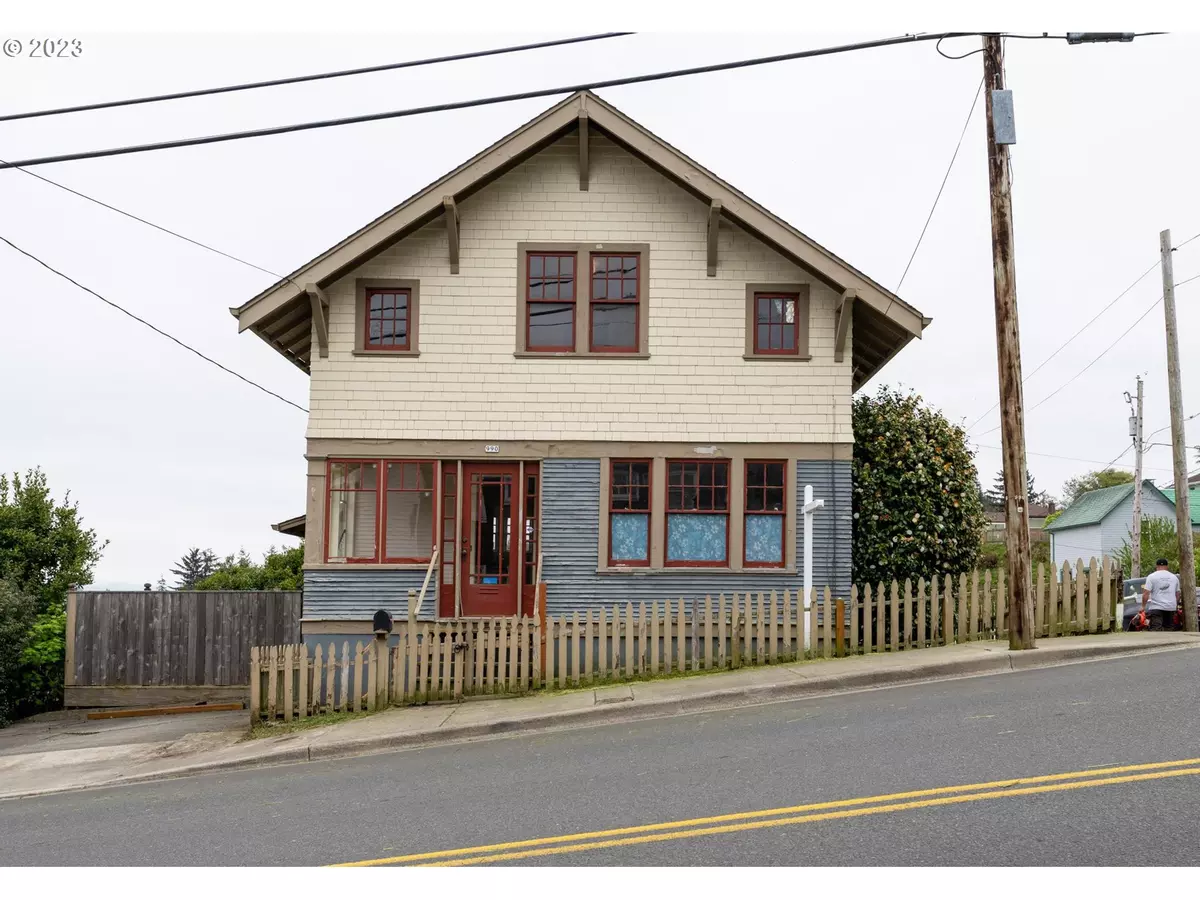 Astoria, OR 97103,990 8TH ST