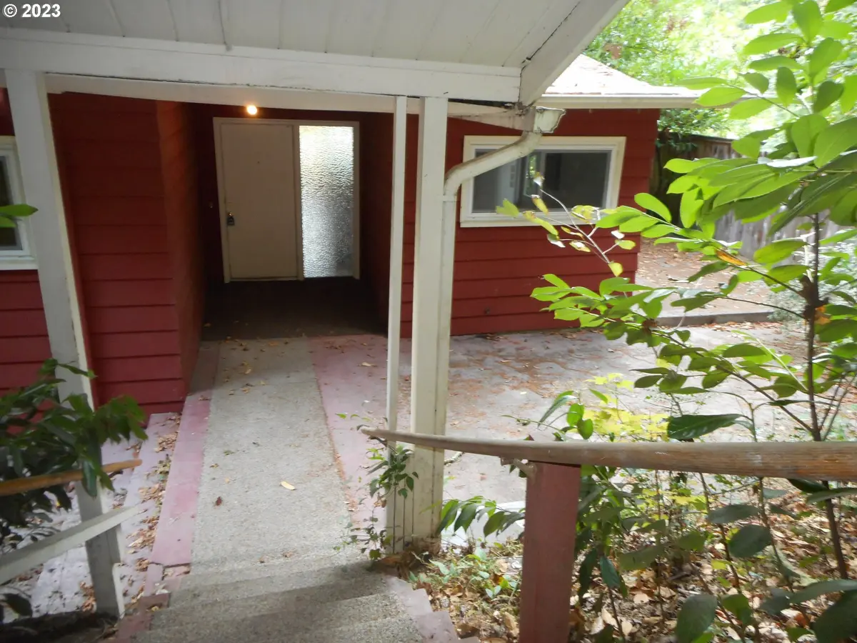 Eugene, OR 97403,2698 FAIRMOUNT BLVD