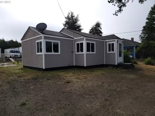 269 N CAMMANN ST, Coos Bay, OR 97420