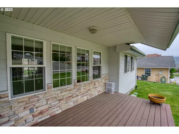 The Dalles, OR 97058,2115 VIEW CT