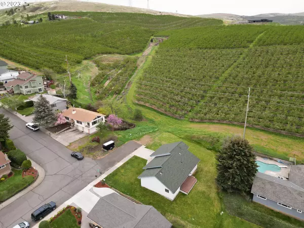 The Dalles, OR 97058,2115 VIEW CT