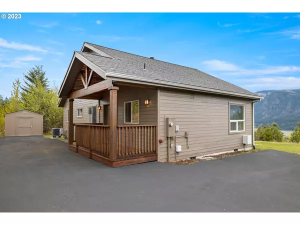 Carson, WA 98610,32 FRANCES LN