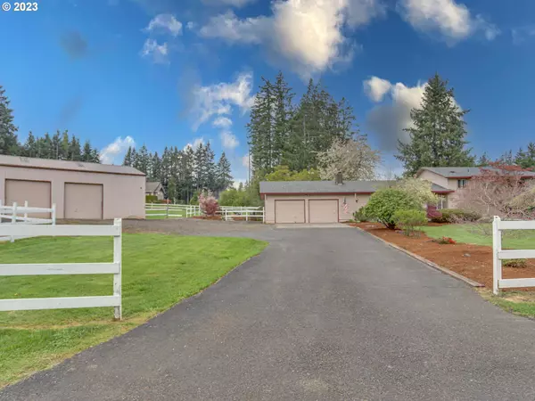 17933 S CANTER LN, Oregon City, OR 97045