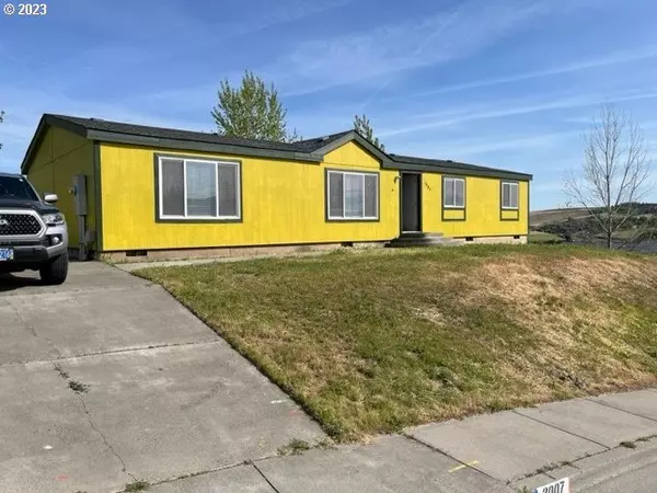 3007 SW OVERLOOK PL, Pendleton, OR 97801