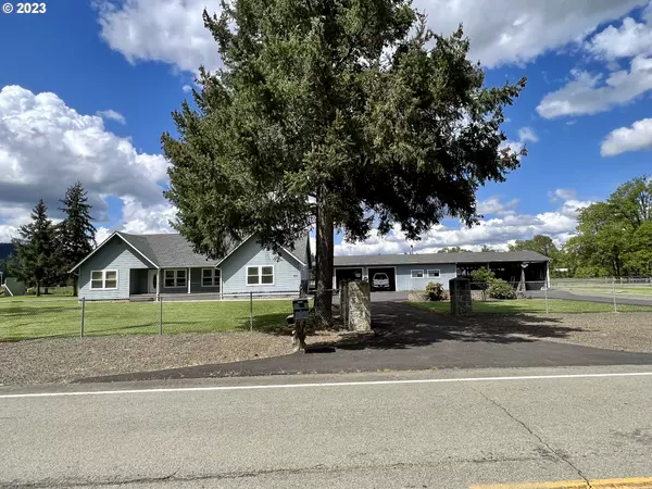 373 DAIRY LOOP RD, Roseburg, OR 97471