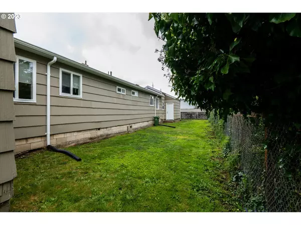 Coos Bay, OR 97420,154/156 N SCHONEMAN AVE