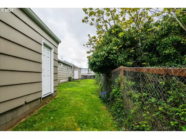 Coos Bay, OR 97420,154/156 N SCHONEMAN AVE