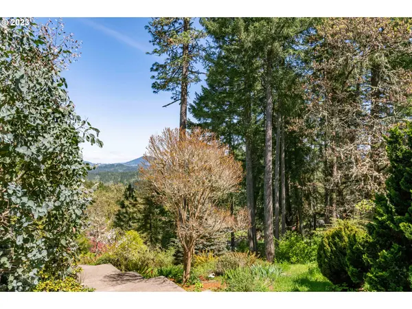 Eugene, OR 97405,84984 APPLETREE DR