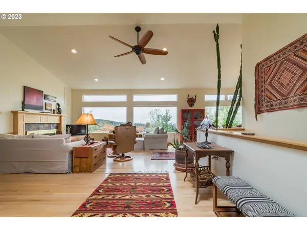 Eugene, OR 97405,84984 APPLETREE DR