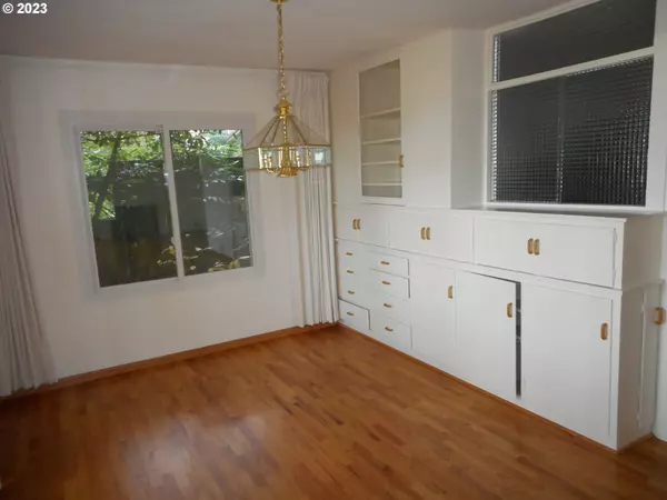 Eugene, OR 97403,2698 FAIRMOUNT BLVD