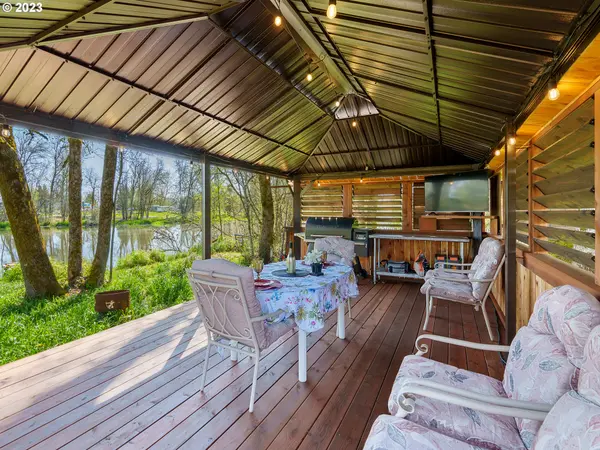 Eugene, OR 97402,28278 EDGEWATER DR