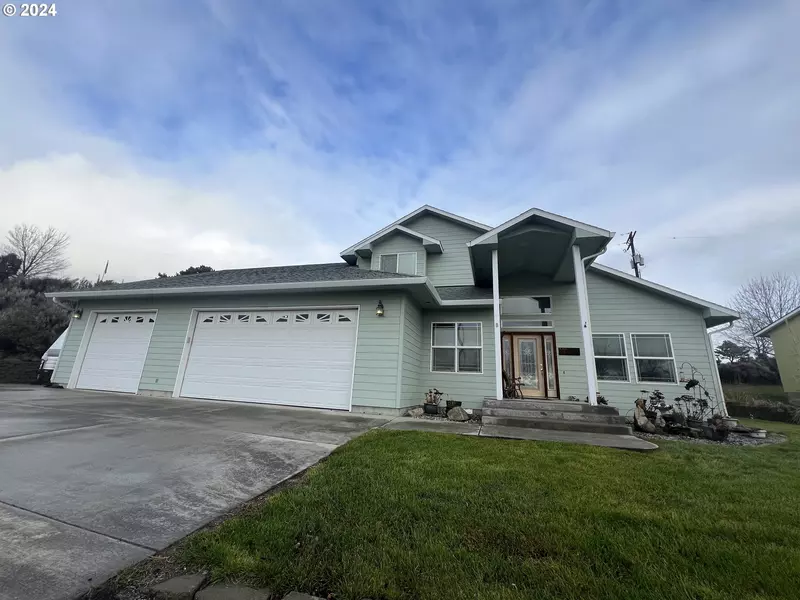 8 SMITH DR, Echo, OR 97826