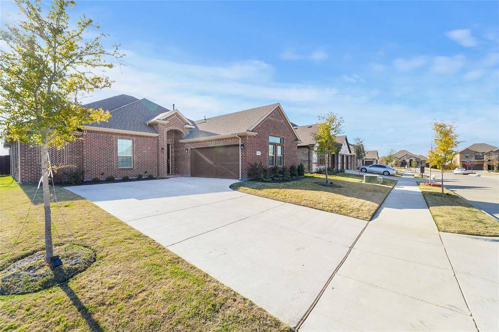 1306 Axis Deer Road, Arlington, TX 76002