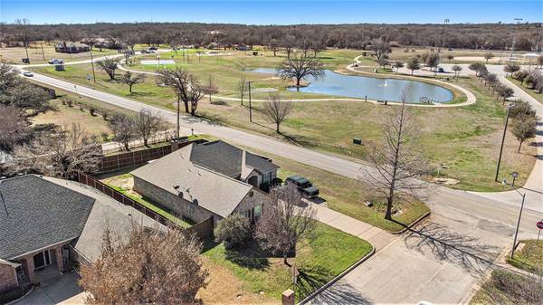 300 Shelby Lane, Joshua, TX 76058