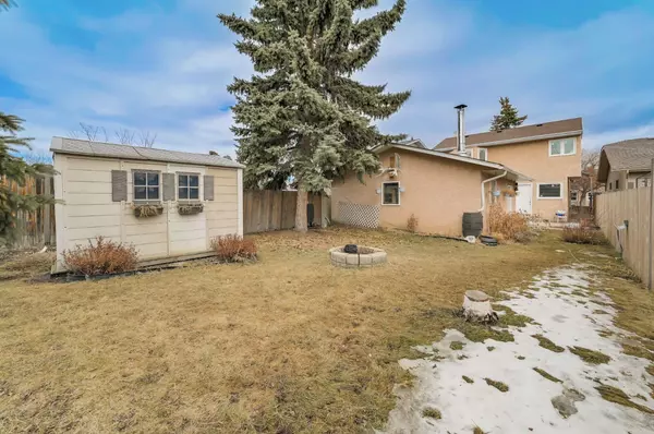 Calgary, AB T2J6K8,66 Deerpath RD SE