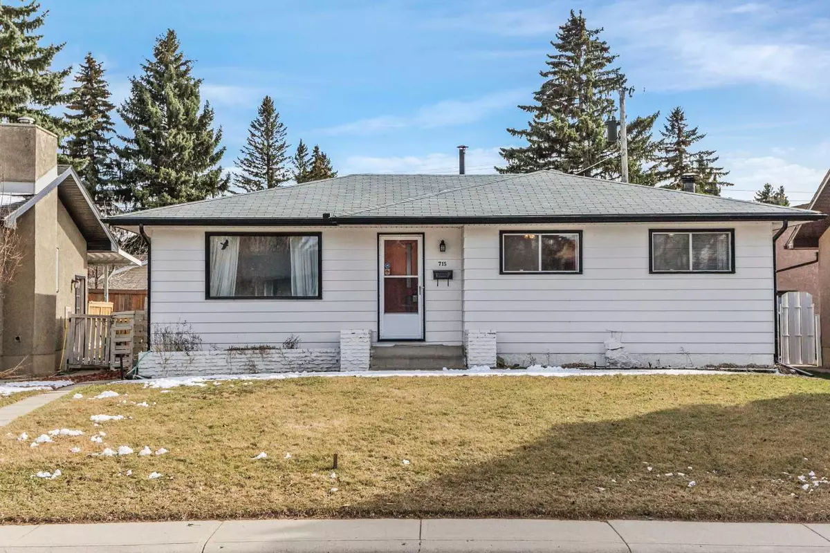 Calgary, AB T2H 1W2,715 Alderwood PL SE