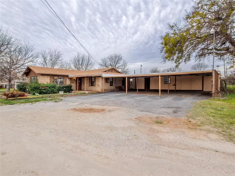 220 Avolyn Drive, Brownwood, TX 76801