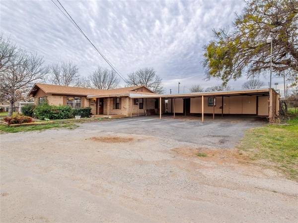 220 Avolyn Drive,  Brownwood,  TX 76801