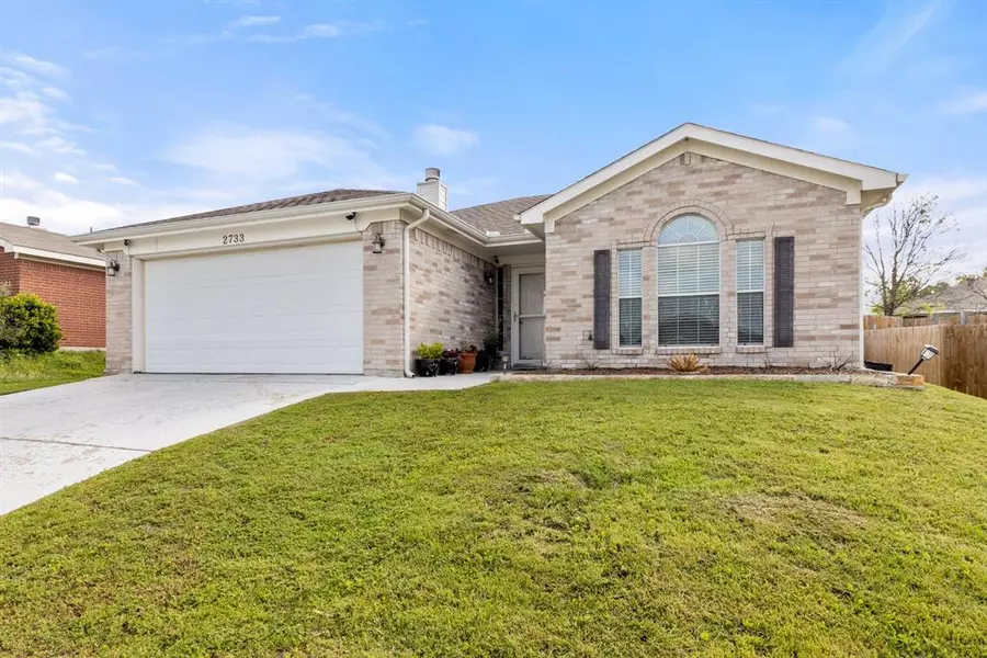 2733 Brea Canyon Road, Fort Worth, TX 76108