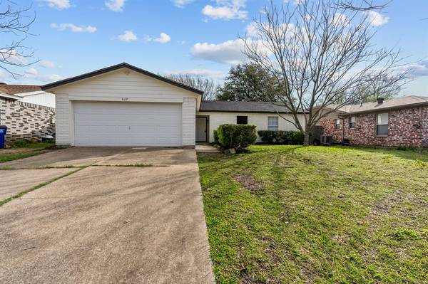 627 S Waxahachie Street, Mansfield, TX 76063