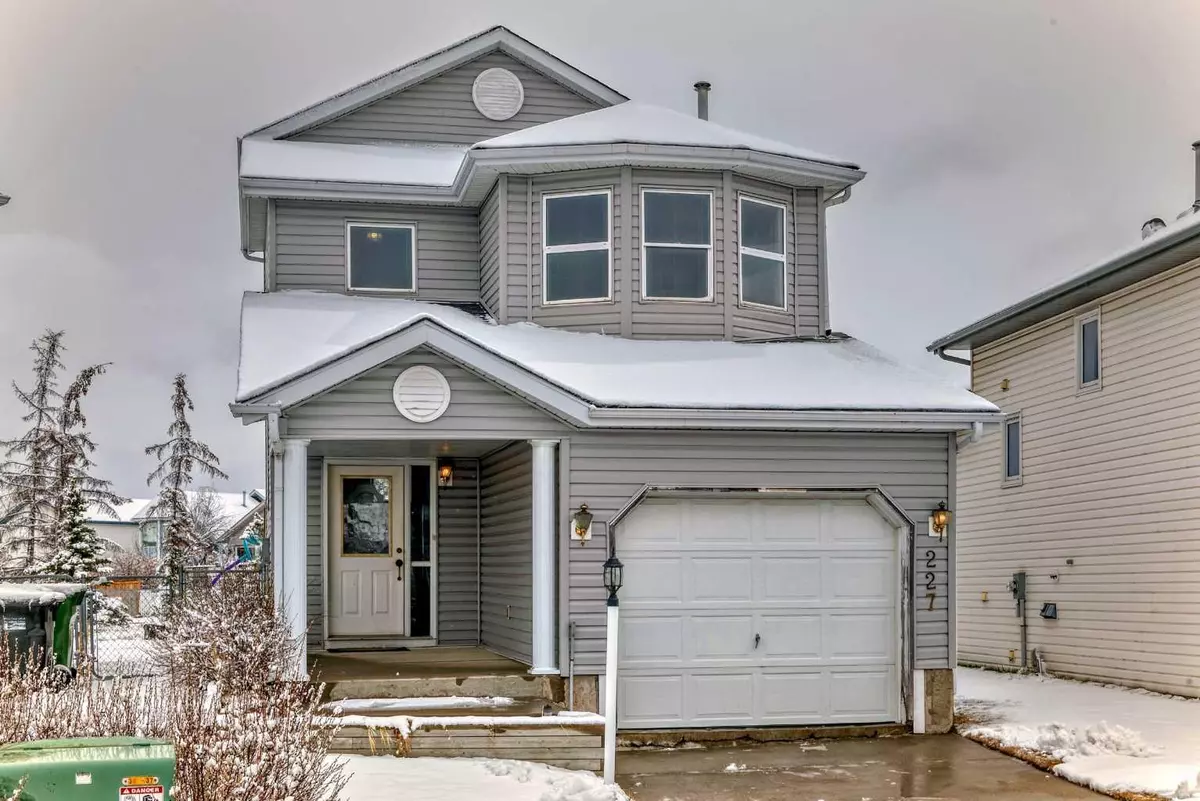 Calgary, AB T1Y 6Z9,227 Saratoga PL NE