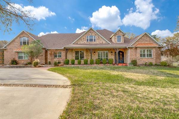 2761 S Lakeview Drive, Cedar Hill, TX 75104