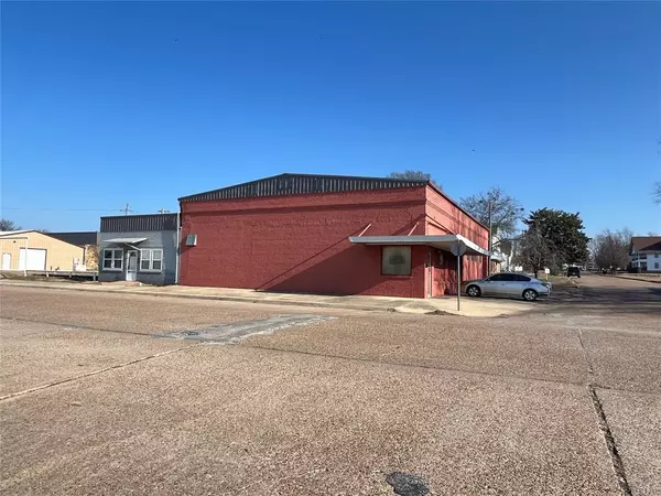 Holdenville, OK 74848,200 N Oak Street