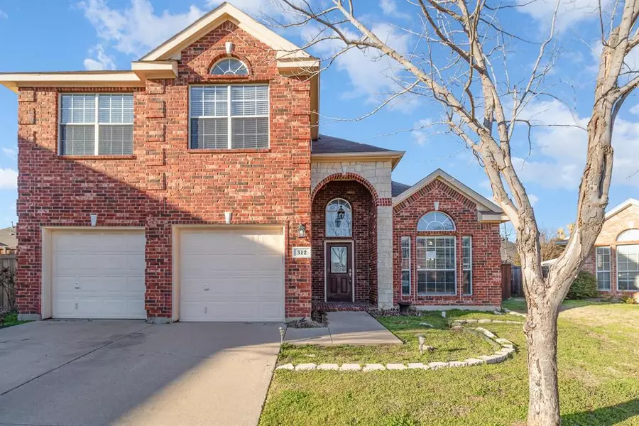 312 Larkspur Court, Grand Prairie, TX 75052