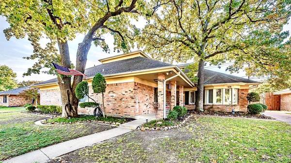 2520 Radcliffe Drive, Arlington, TX 76012