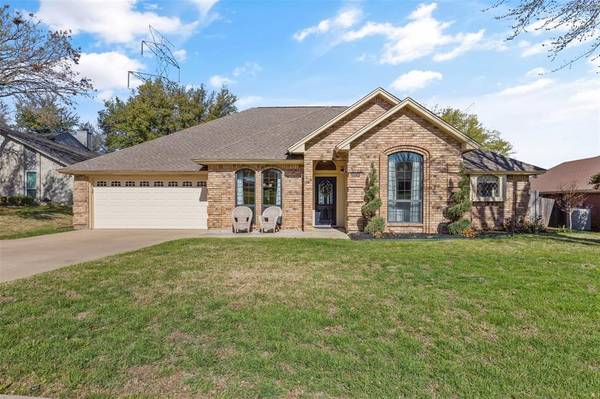 10176 Wandering Way Street, Benbrook, TX 76126