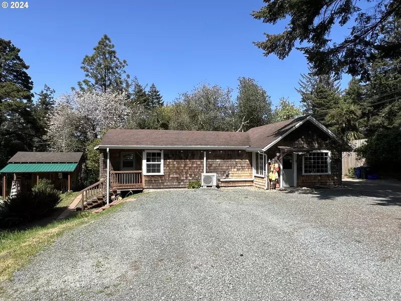 1407 JACKSON ST, Port Orford, OR 97465