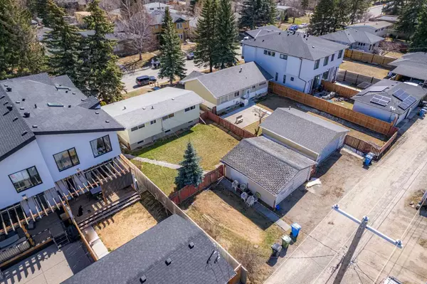 Calgary, AB T3C 2A7,1423 44 ST SW